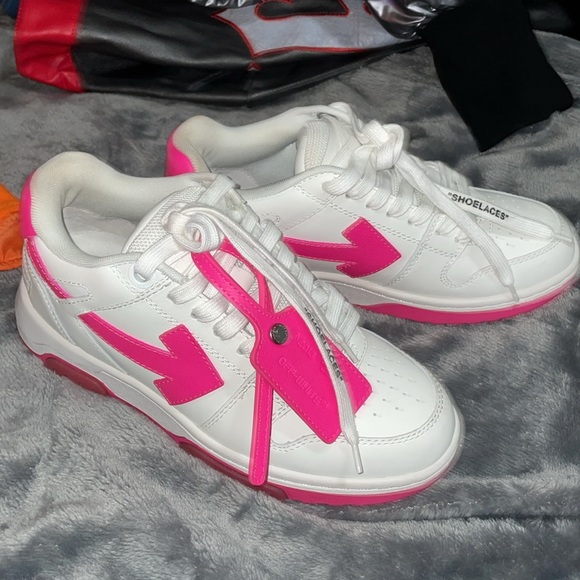 Authentic OFF White sneakers
Out of office 
Calf leather 
Pink - Picture 3 of 10